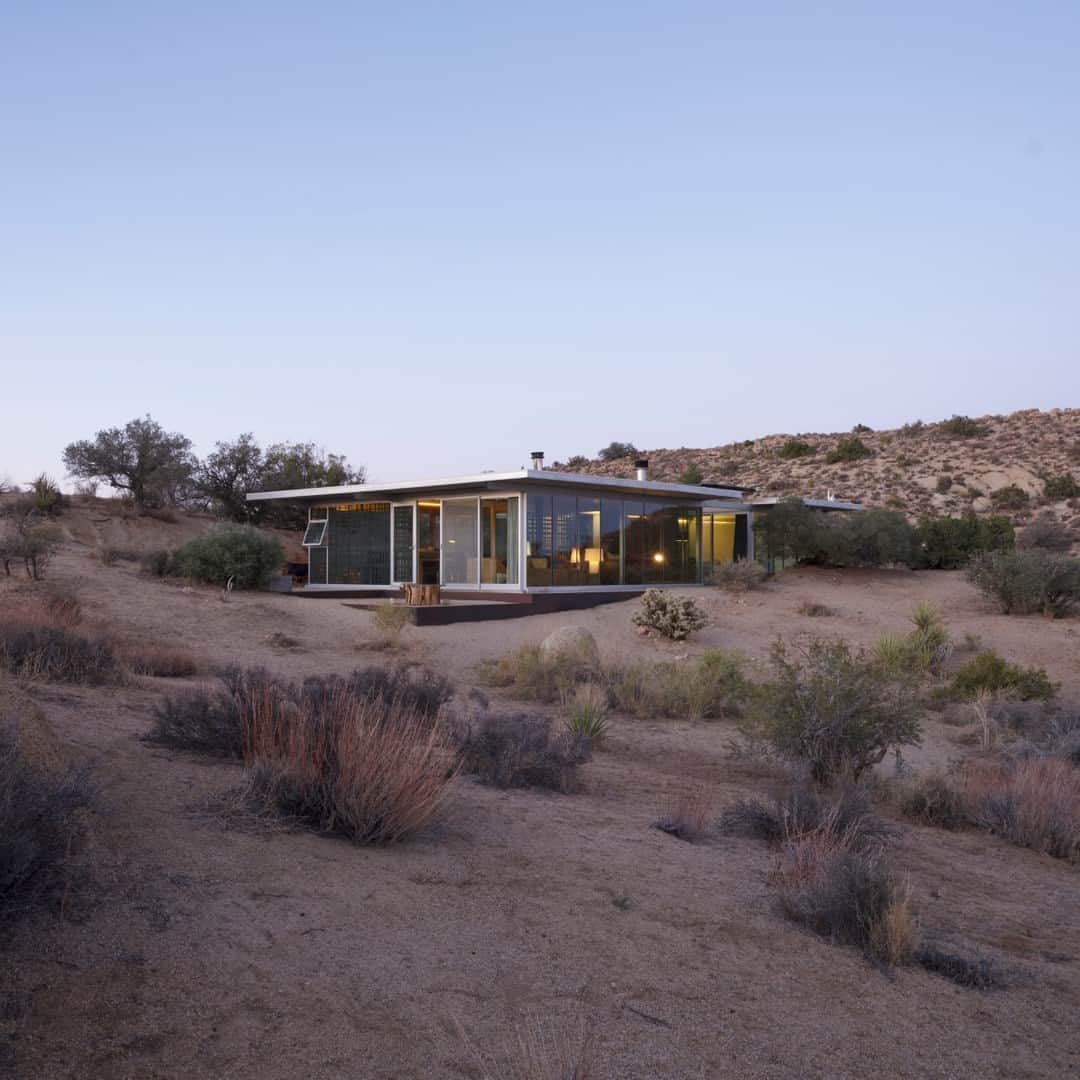 Airbnbのインスタグラム：「Green design meets raw industrial aesthetics in the California desert.」