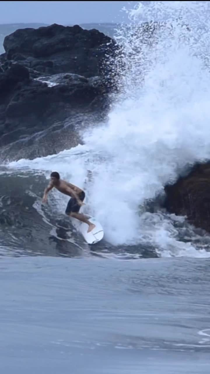 ジェレミー・フローレスのインスタグラム：「Balade on the East side, playing with the new boards 🔛 . 🎥: @anestides.alexandre • @jsindustries1」