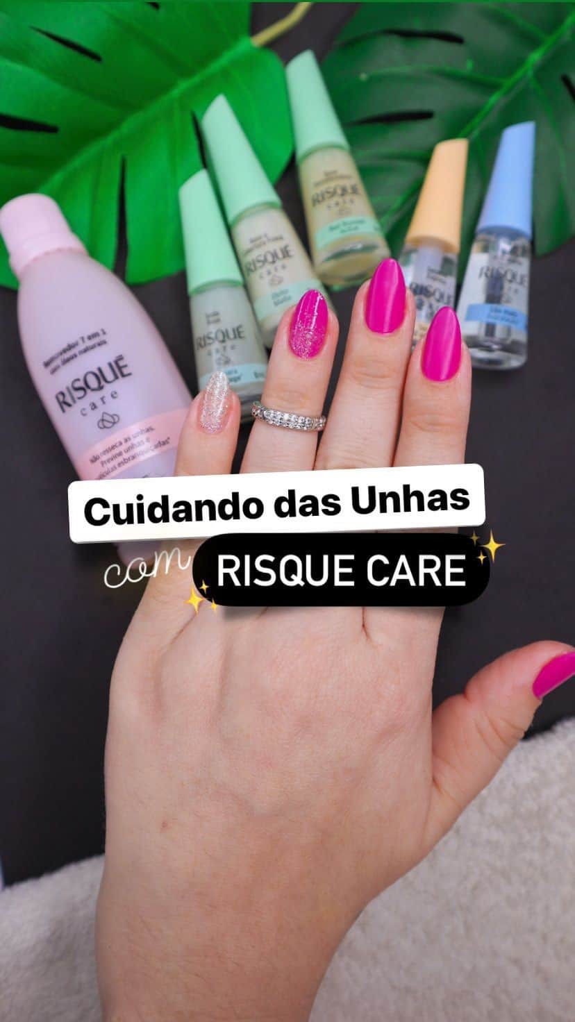 Risqueのインスタグラム：「#repost @blogvanessanunes  • • • Cuidar das minhas unhas é muito satisfatório. E pra me ajudar nessa rotina, agora conto com a Linha Risque Care, uma linha formulada com óleo de coco e extrato de lavanda, que traz um cronograma completo de cuidados com as unhas, te ajudando a garantir unhas lindas, fortes e bem cuidadas sempre. São 7 produtos cruelty free e hipoalergênicos. Eles já fazem parte da minha rotina, viu? Vem conferir! Aproveite o meu cupom VANUNES15 e conheça a Loja Coty! 😍💅🏻✨  A nova linha já está disponível para compra nas lojas em todo o Brasil e, também, na Loja Coty - loja oficial da marca.  @risqueoficial #RisquéCare #TáNasNossasMãos #Publicidade」