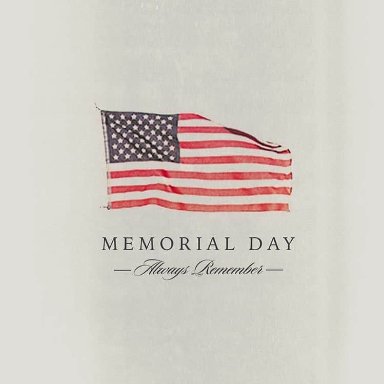 のインスタグラム：「Remembering those who gave their lives so that this nation remains the land of the free ❤️— waving my flag proud and high today, and every day for the home of the brave 🇺🇸 #memorialday」