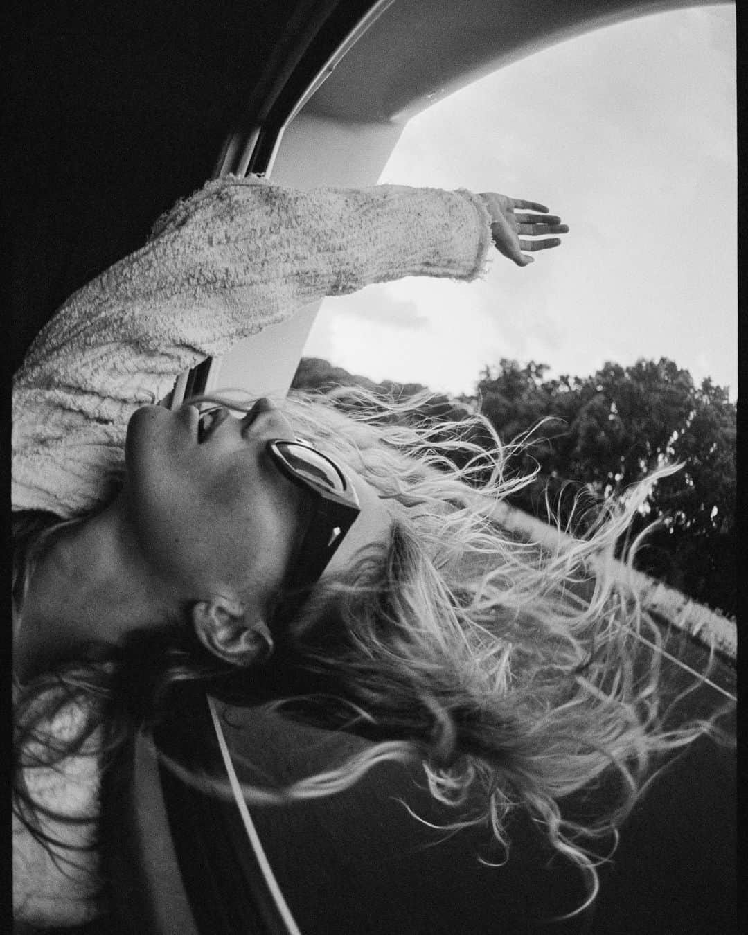 ラグ&ボーンのインスタグラム：「“LOVE THE WAY I SEE YOU AND YOU SEE ME.” @zippyseven photographed by @terenceconnors for rag & bone eyewear.」