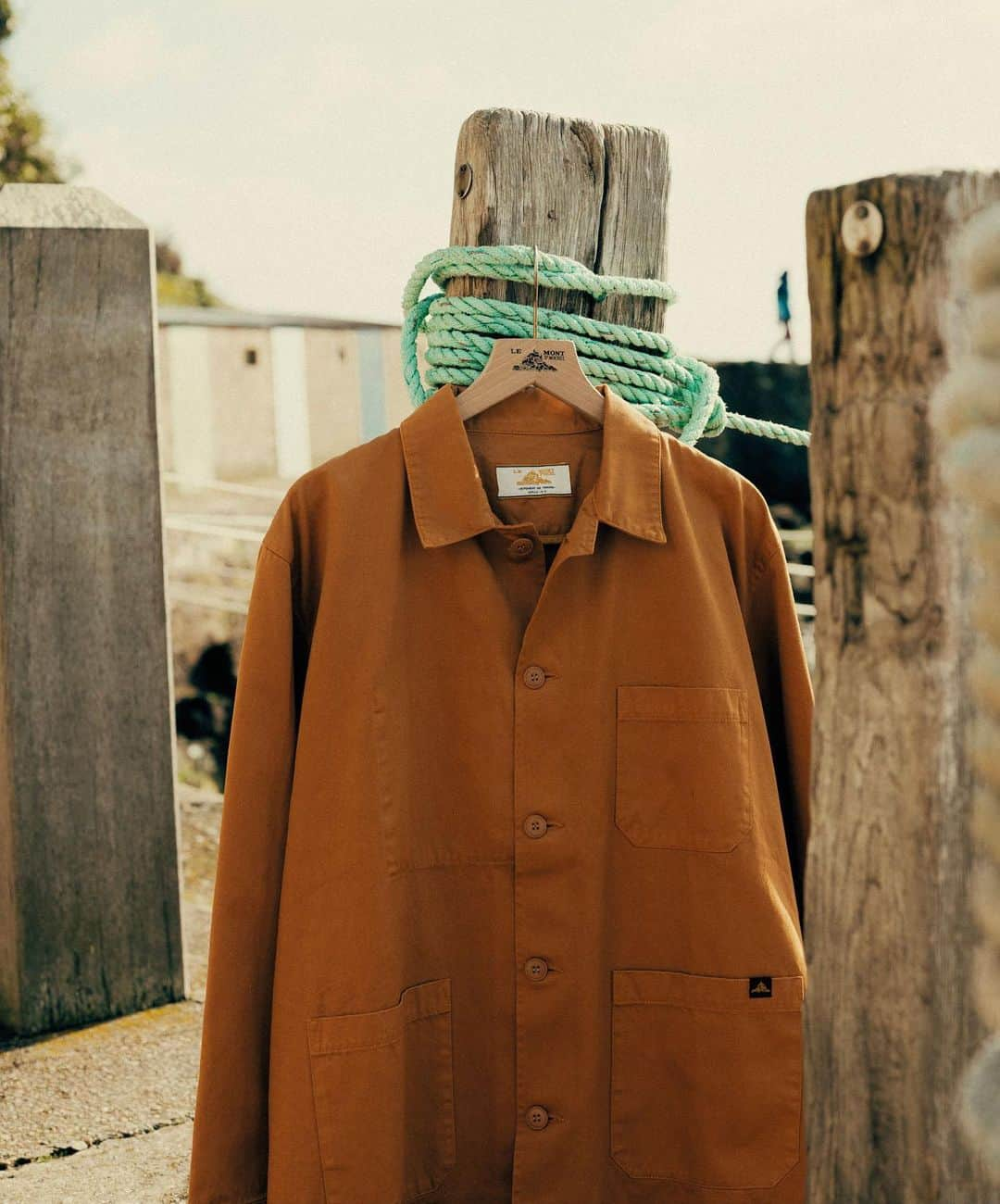 ル・モンサンミッシェルのインスタグラム：「Our work jacket in its element.  –  Notre veste de travail dans son élément.  #lemontsaintmichel #lemontstmichel #frenchbrand #marquefrançaise #bienfait #slowfashion #knitwear #workwear #vestedetravail」