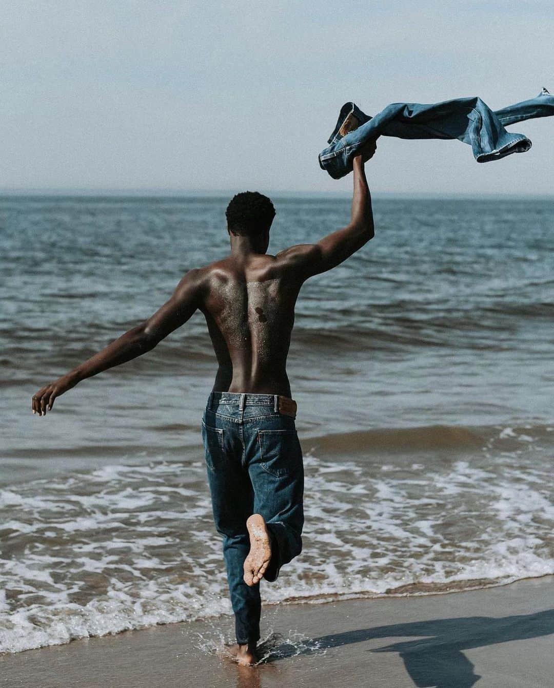 Levi’sさんのインスタグラム写真 - (Levi’sInstagram)「54,750 DAYS OF THE LEVI'S 501's  “Growing up in Jamaica, owning a pair of Levi’s 501 jeans was a staple in every household. Looking back, I realize that owning a pair of Levi's was a small but meaningful way of breaking free from the constraints of not having it all. Even if all I had were dreams, I felt like an unstoppable force simply because I owned a pair of 501s.” — @kamyiis」5月30日 1時45分 - levis