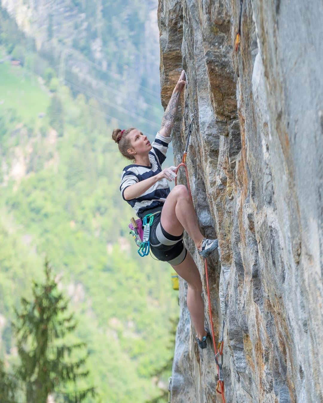 カロリーネ・ジンフーバーのインスタグラム：「💊 ELEMENTS OF ADDICTION 8b+  superb crimpy testpiece at ‚Bergstation‘. Seems like a perfect route for boulderer, as there are many jugs to rest 🤪 My injured finger passed the crimp test ✊🏻✅   📷 @fabian.leu   @scarpa_at @frictionlabs @belmezattitude @organicclimbing @natureclimbing   #climbing #klettern #escalade #climb #girlswhoclimb #climbing_is_my_passion #climbing_pictures_of_instagram #tirol #zillertal」