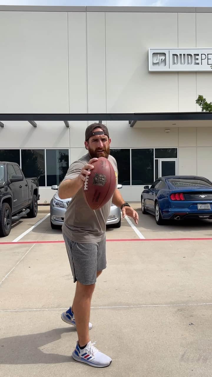Dude Perfectのインスタグラム：「Second best trick shot in DP history」