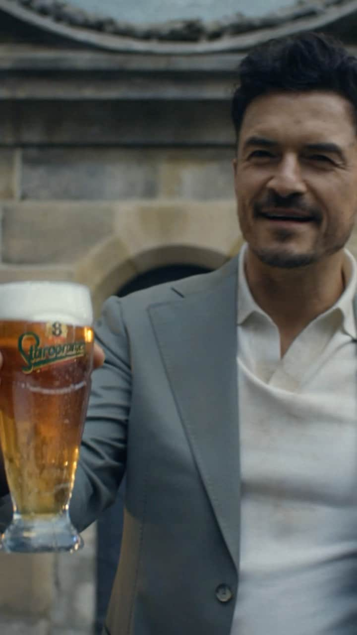 オーランド・ブルームのインスタグラム：「I may or may not be an expert on Prague…but #Staropramen is an expert on 🍻#Beer #ExpertOpinion @staropramen.beer」