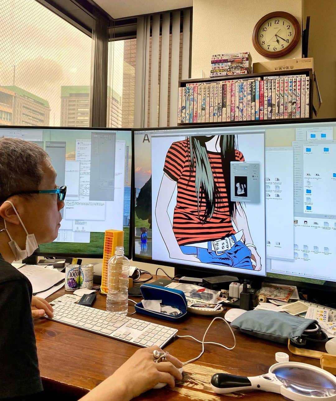 江口寿史のインスタグラム：「昼から井上則人デザイン事務所( @inouenorito.d.o )にて『step2』のレイアウト作業。 ぼくがああしてこうしてと言うのを井上さんとスタッフさん達がどんどん(モニター上で)形にしてくれる。 朝には全くの白紙だったものが夜には１冊分ほぼほぼ割り付け完了。やったー！😆 まだ微調整とか色校正とかはあるけど、７月12日の発売に向けてスパートかけますよ。 あのね、今度の画集も最高です。期待してて！」