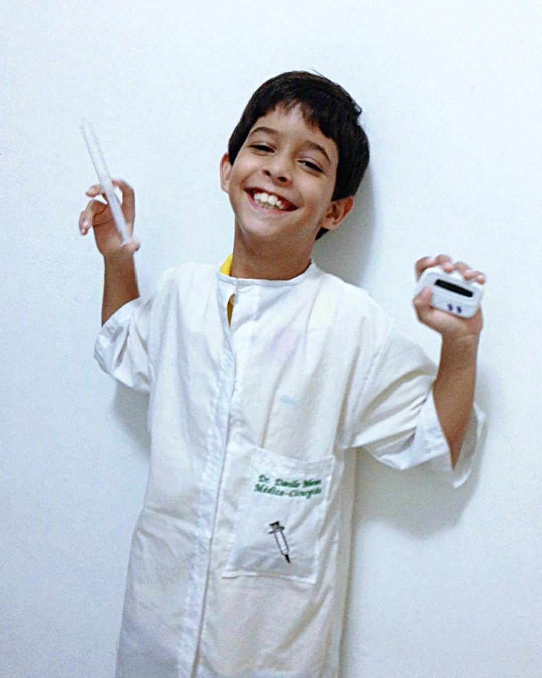 Gabriela Salesのインスタグラム：「Parabéns filho!!! Novo futuro médico da família! Suas conquistas como filho são as minhas como mãe. Gratidão Deus! 💙💙💙」