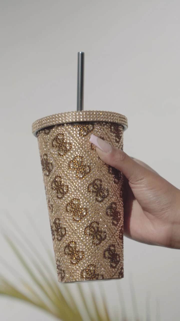 ゲスのインスタグラム：「The iconic Quatro G Tumbler Cup ✨ #LoveGUESS」