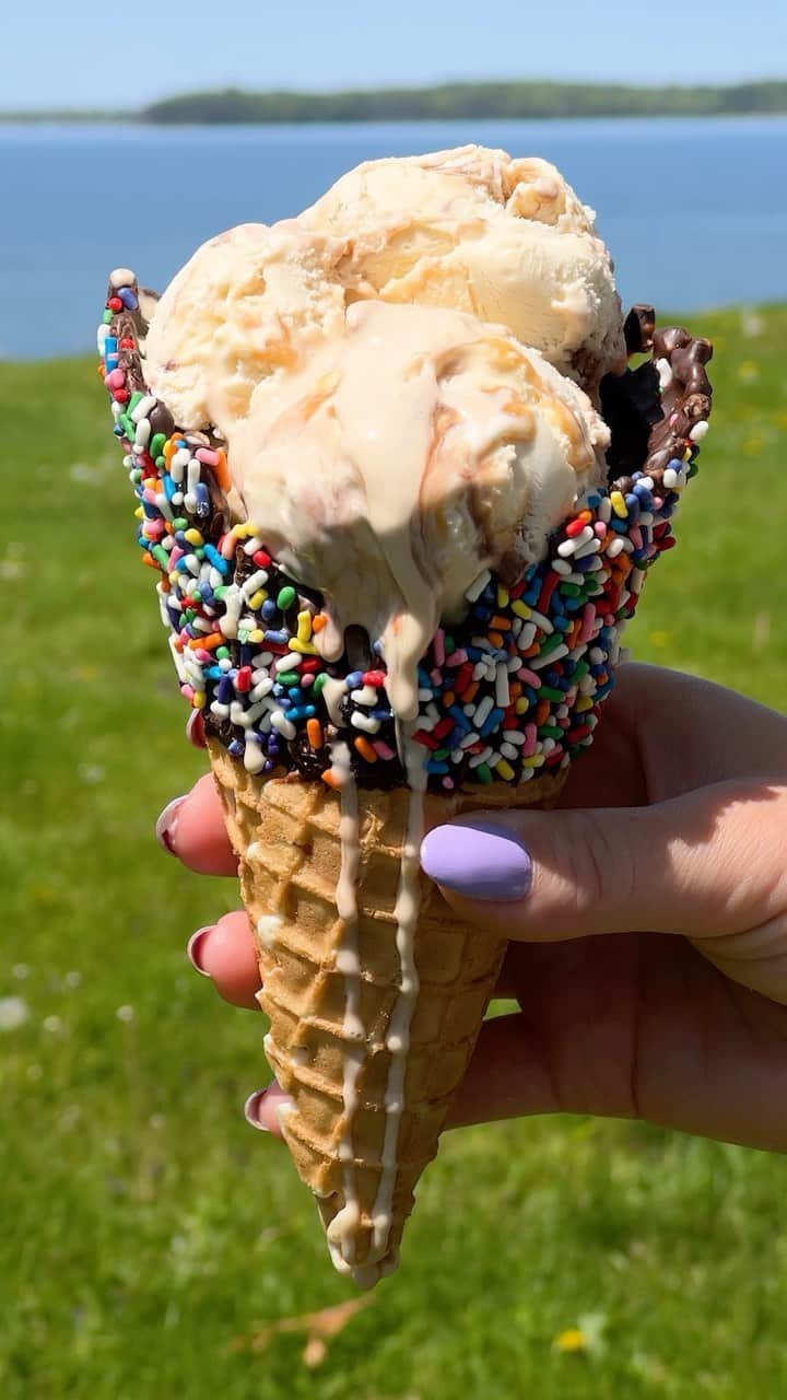 Ben & Jerry'sのインスタグラム：「A lil ice cream drippage never hurt anybody. #benandjerrys #icecream #icecreamcone」