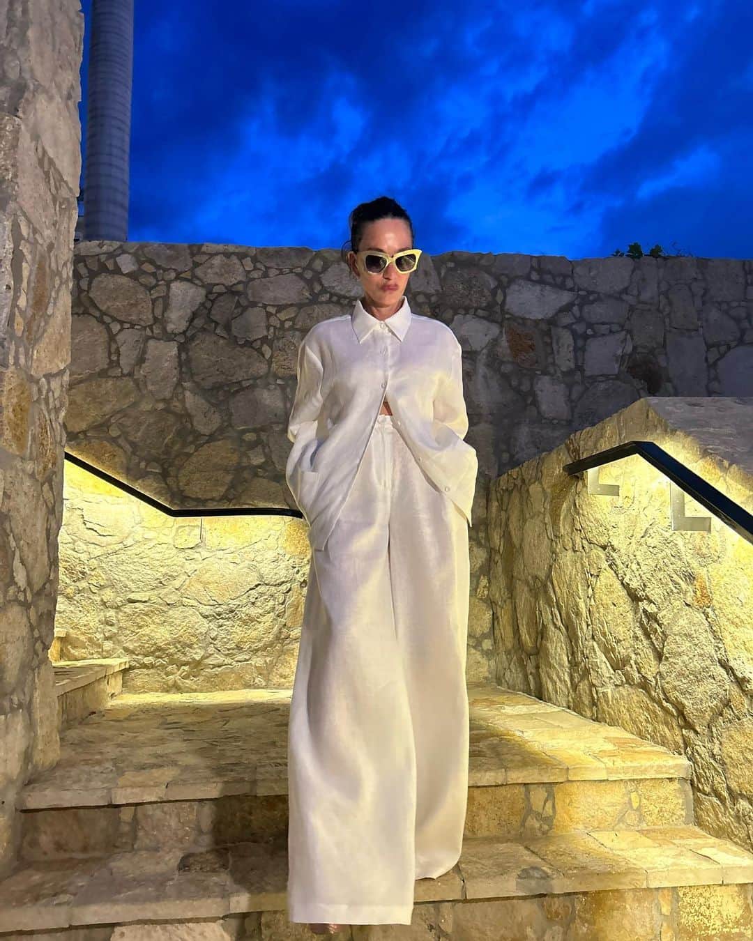 シンシア ローリーのインスタグラム：「Memorial Day means breaking out the all-white outfits 🤍」