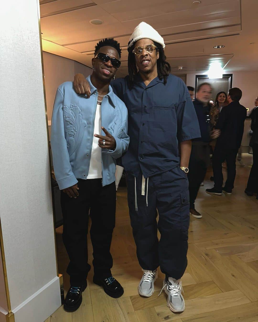 ヴィニシウス・ジュニオールのインスタグラム：「LEGEND 🤝🏿🐐」