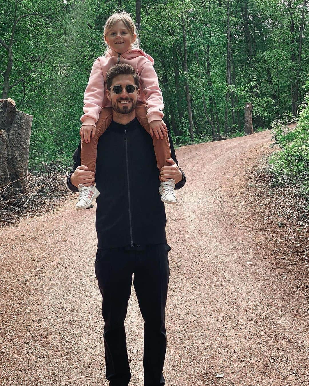 ケヴィン・トラップさんのインスタグラム写真 - (ケヴィン・トラップInstagram)「With my little niece 🙏」5月30日 3時20分 - kevintrapp