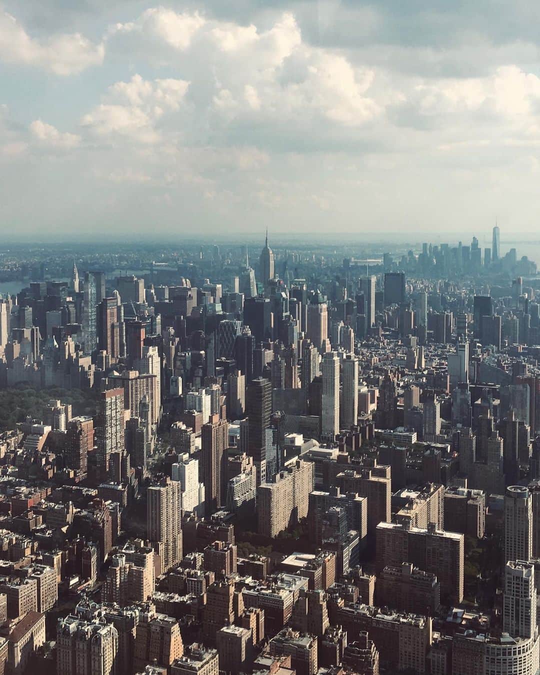 ジョージア・フォウラーのインスタグラム：「Feeling very teary leaving this amazing city. My first abode in which I was so so proud of. It housed so much fun, and equally so many challenges that those who have lived in the city will understand.  I thank the grid for letting me grow into who I am with the New York grind buried deep within me. I’ll love you always」