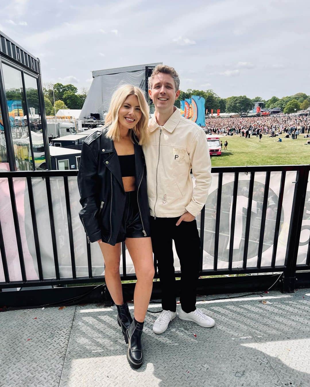 Mollie Kingさんのインスタグラム写真 - (Mollie KingInstagram)「Big Weekend Over and Out」5月30日 4時13分 - mollieking