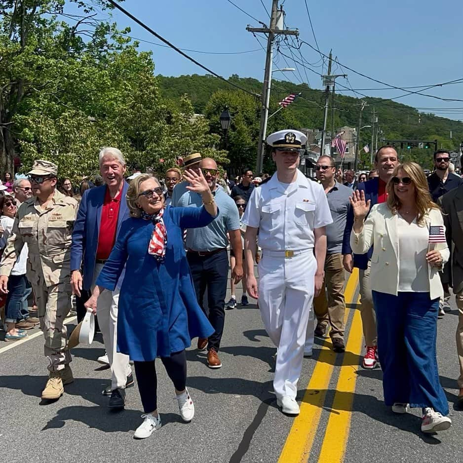 ヒラリー・クリントンさんのインスタグラム写真 - (ヒラリー・クリントンInstagram)「Happy Memorial Day!」5月30日 4時33分 - hillaryclinton