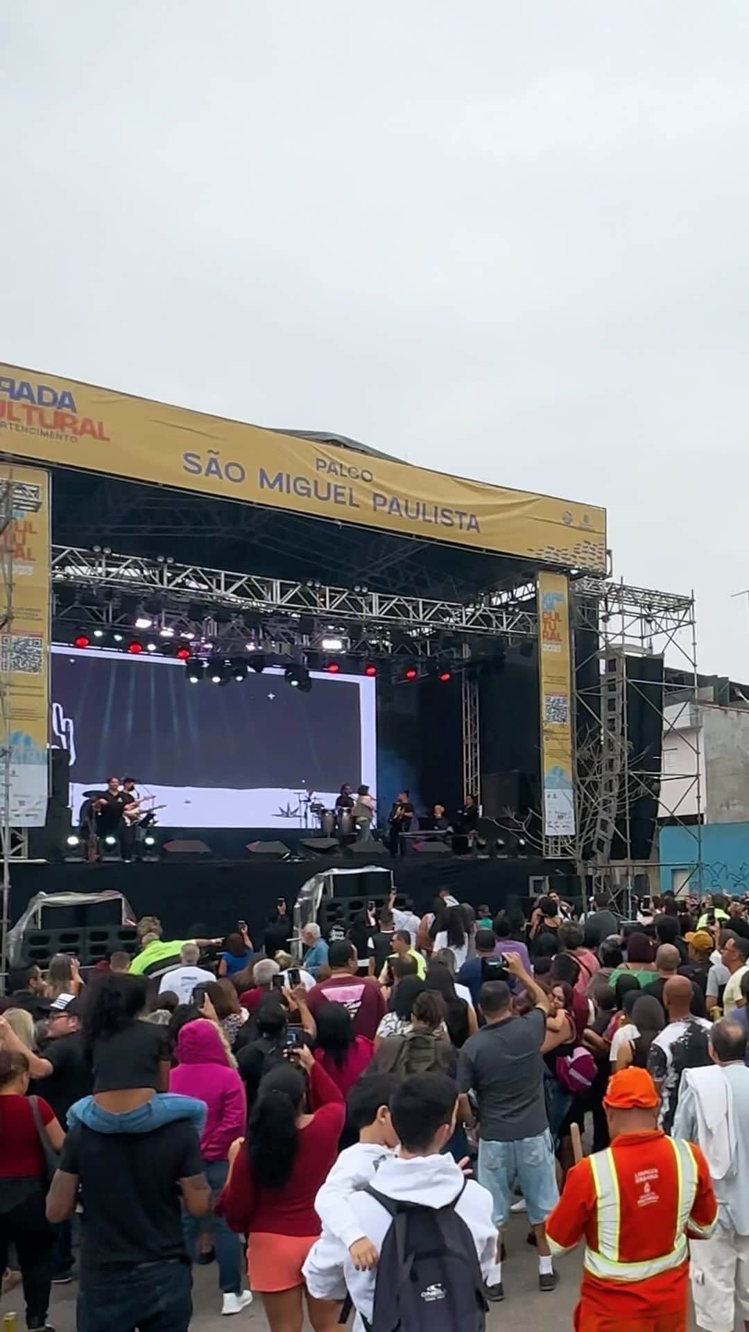 Roberta Mirandaのインスタグラム：「Show São Miguel paulista !! Obrigada amores!! : : :#arainhataon」