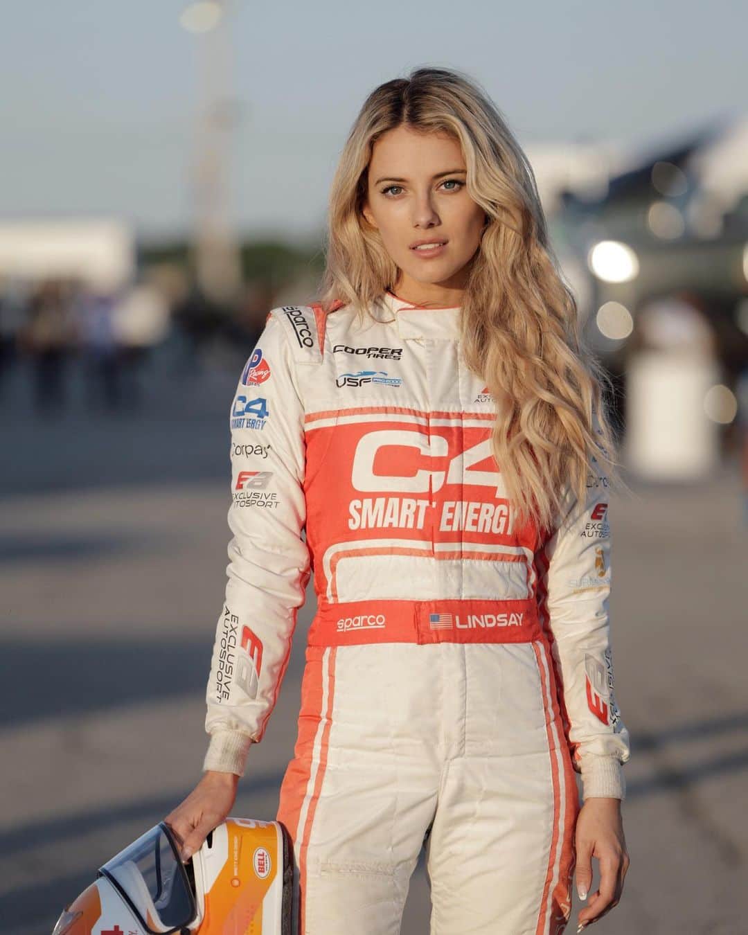 Lindsay Brewerのインスタグラム：「What a weekend! Had a great time racing at @raceirp and attending the Indy500. This race was very tough for me but I learned a lot about oval racing and look forward to doing more in the future! Huge thanks to @c4energy @exclusiveautosport @surge.trader for the support😊」