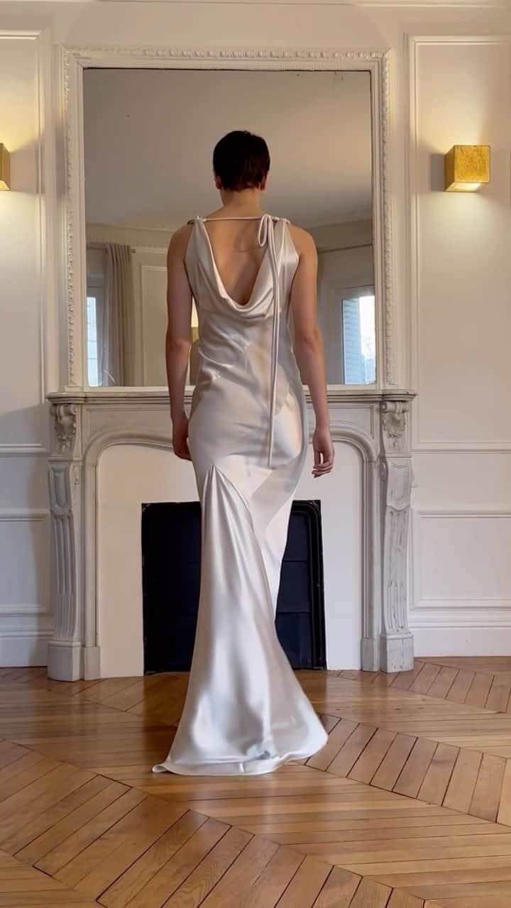 アンタイトルドのインスタグラム：「Bias cut ribbons that swirl the body; the Zora gown was born to grace all your elegant moments. #PILLAR」