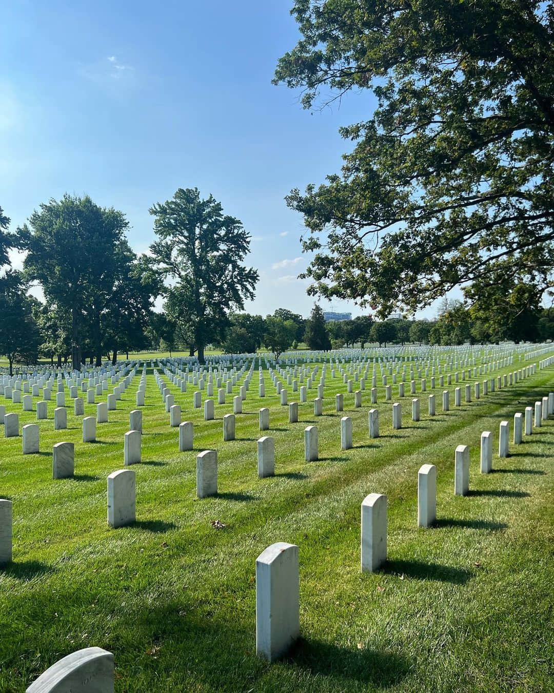 エイミー・オルソンのインスタグラム：「“There is no greater love than to lay down one’s life for one’s friends.” - John 15:13  Remembering all those who sacrificed so that we might be free. #memorialday」