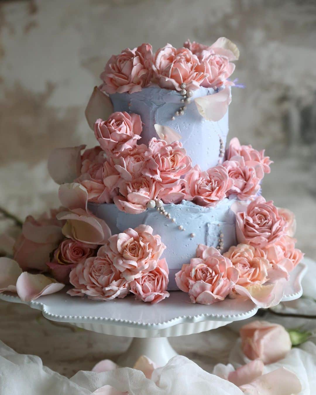 청담 수케이크 (atelier soo)さんのインスタグラム写真 - (청담 수케이크 (atelier soo)Instagram)「ㅡ Melody 🎵 Rose  #flowercake #wedding #cake #rosecake #partycake」5月30日 5時31分 - soocake_ully