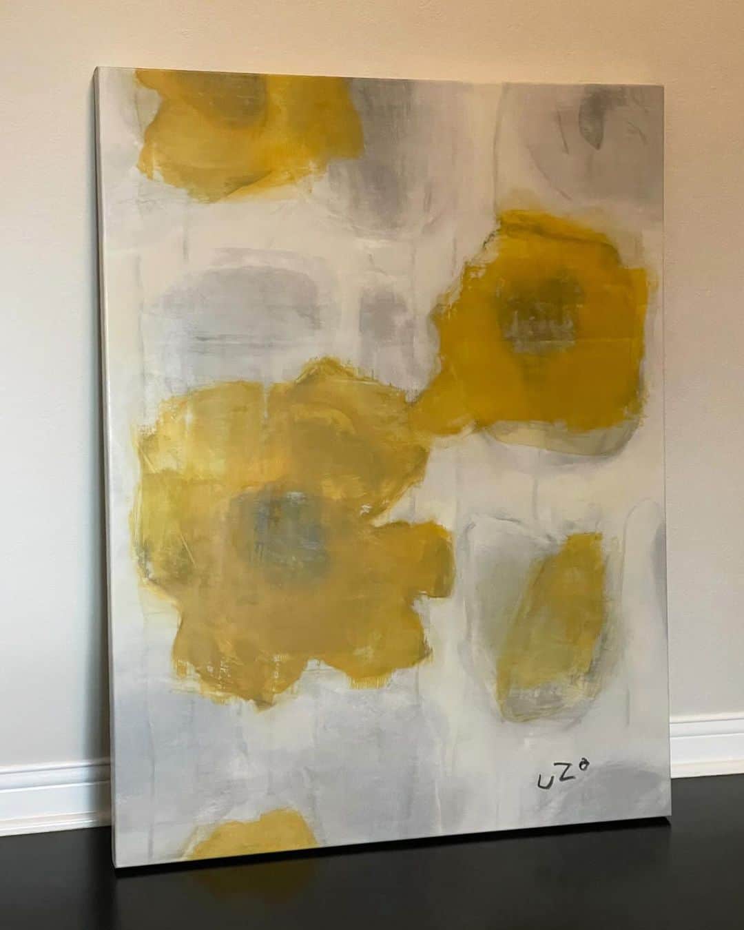 Uzo Hiramatsuのインスタグラム：「A customer from California contacted me to inform that she had stretched the canvas I sent her onto a stretcher frame. I am delighted that it turned out exactly as I had intended.  💮👏 #painter #Japan #fukuoka #contemporaryart #painting #drawing #mixedmedia  #flower #flowers #california」