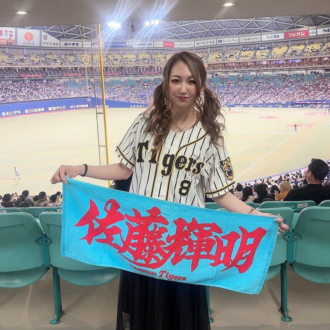 一条あかねのインスタグラム：「. 阪神戦も楽しすぎたあ🐯🩷 野球見にいきたああああい！！ . #阪神戦 #佐藤輝明 #8 #とらほー #🐯」