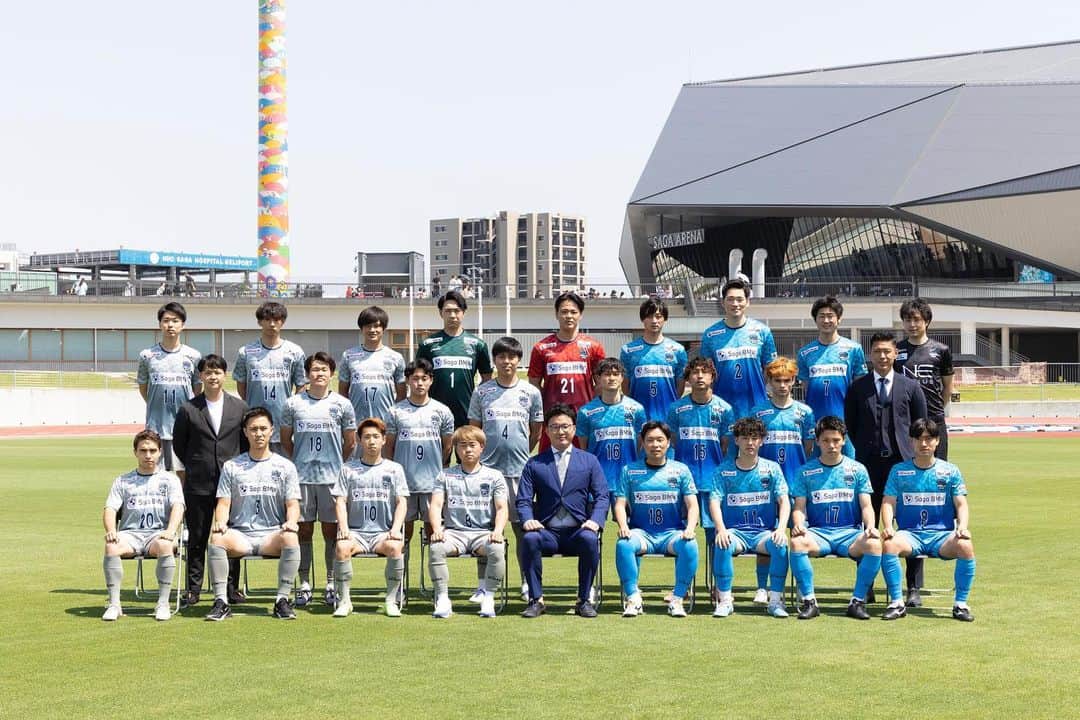 のインスタグラム：「子どもたちに大きな夢を。 そして自由を。  for your smile.  #アトレティコ佐賀 #SAGAフットサルクラブ #アトレティコ佐賀アドバイザー #全力応援　 @atletico.vivo.saga_official  @atletico.saga  @sagafutsalclub  @imamura1984  @akahoshi.taku_1  @ssbiz_official   #Repost @atletico.saga with @use.repost ・・・ 🟦ATLETICO  SAGA⬜  🏟SAGAスタ 📷オダカラー 📝集合ユニフォームバージョン  先日、クラブ撮影会を行いました💪 仕事の関係上来れない選手もいましたが新ユニフォームでバッチリ撮影完了です💪🔥  #アトレティコ佐賀」