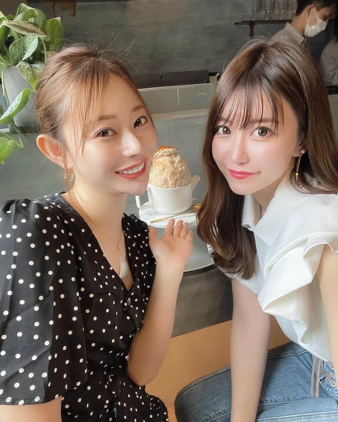 ayaさんのインスタグラム写真 - (ayaInstagram)「＼梅田カフェ🍧／ ⁡ 夏季限定🍧紅茶のかき氷専門店 紅茶美人+ Tea Beauty Plus🫖  @kouchabijin.plus がもうすぐオープン🥳 ⁡ ポットで食べる香り豊かな紅茶のかき氷は絶品🤎 ふわっふわの紅茶クリームや紅茶ゼリーも優しい甘さで パクパク食べれちゃう美味しさ🥰 ⁡ 珍しいバタフライピーのかき氷は爽やかなライムや はちみつレモンシロップ🍋ヨーグルトクリーム🥛 でさっぱり美味しい😍 ⁡ 見た目も可愛くてテンションあがるし 最後まで美味しくいただきました♡(*´ω`*) ⁡ あたたかいほうじ茶もセットで嬉しいな☕️ ⁡ 今はプレオープン期間だけど6月から正式オープンするよ💕 ⏰12時(OPEN)〜18時(CLOSE) 📍大阪市北区中崎西2-4-36 2F 🚃 大阪梅田 茶屋町から徒歩5分 ⁡ 目印は一階の紅茶美人さん @kouchabijin_tea_beauty  の入口左手に階段があるので、 そちらから２階に上がってね👣 ⁡  暑い日のかき氷は最高っっ🍧🫶🏻💕  #紅茶エスプーマかき氷　#紅茶かき氷#大阪グルメ #大阪カフェ #大阪#大阪観光 #かき氷#かき氷部 #かきごおり #かきごおりすと #かきごーらー #大阪デート」5月30日 15時39分 - aya.v_v.ka