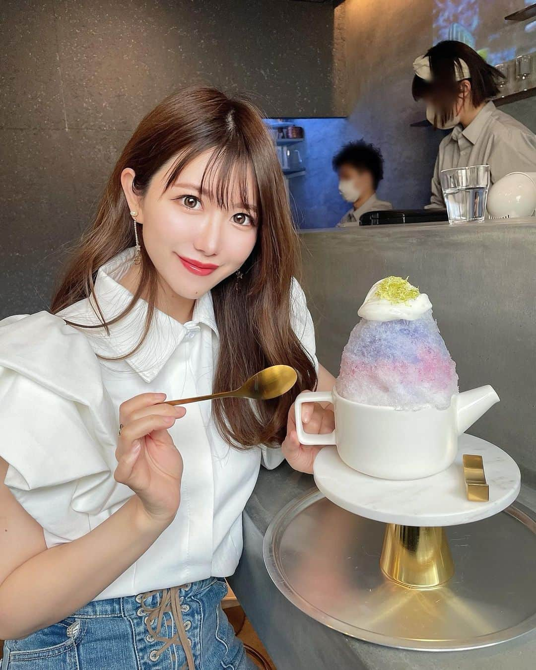 ayaさんのインスタグラム写真 - (ayaInstagram)「＼梅田カフェ🍧／ ⁡ 夏季限定🍧紅茶のかき氷専門店 紅茶美人+ Tea Beauty Plus🫖  @kouchabijin.plus がもうすぐオープン🥳 ⁡ ポットで食べる香り豊かな紅茶のかき氷は絶品🤎 ふわっふわの紅茶クリームや紅茶ゼリーも優しい甘さで パクパク食べれちゃう美味しさ🥰 ⁡ 珍しいバタフライピーのかき氷は爽やかなライムや はちみつレモンシロップ🍋ヨーグルトクリーム🥛 でさっぱり美味しい😍 ⁡ 見た目も可愛くてテンションあがるし 最後まで美味しくいただきました♡(*´ω`*) ⁡ あたたかいほうじ茶もセットで嬉しいな☕️ ⁡ 今はプレオープン期間だけど6月から正式オープンするよ💕 ⏰12時(OPEN)〜18時(CLOSE) 📍大阪市北区中崎西2-4-36 2F 🚃 大阪梅田 茶屋町から徒歩5分 ⁡ 目印は一階の紅茶美人さん @kouchabijin_tea_beauty  の入口左手に階段があるので、 そちらから２階に上がってね👣 ⁡  暑い日のかき氷は最高っっ🍧🫶🏻💕  #紅茶エスプーマかき氷　#紅茶かき氷#大阪グルメ #大阪カフェ #大阪#大阪観光 #かき氷#かき氷部 #かきごおり #かきごおりすと #かきごーらー #大阪デート」5月30日 15時39分 - aya.v_v.ka