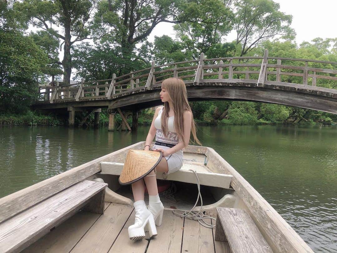のインスタグラム：「川下り🌊 こーゆーのだいすき  #歌舞伎町 #キャバ嬢 #キャバクラ #美人茶屋 #美神絵梨華 #ショートカット #金髪 #ギャル #川下り #船 #柳川 #日本 #和 #福岡」