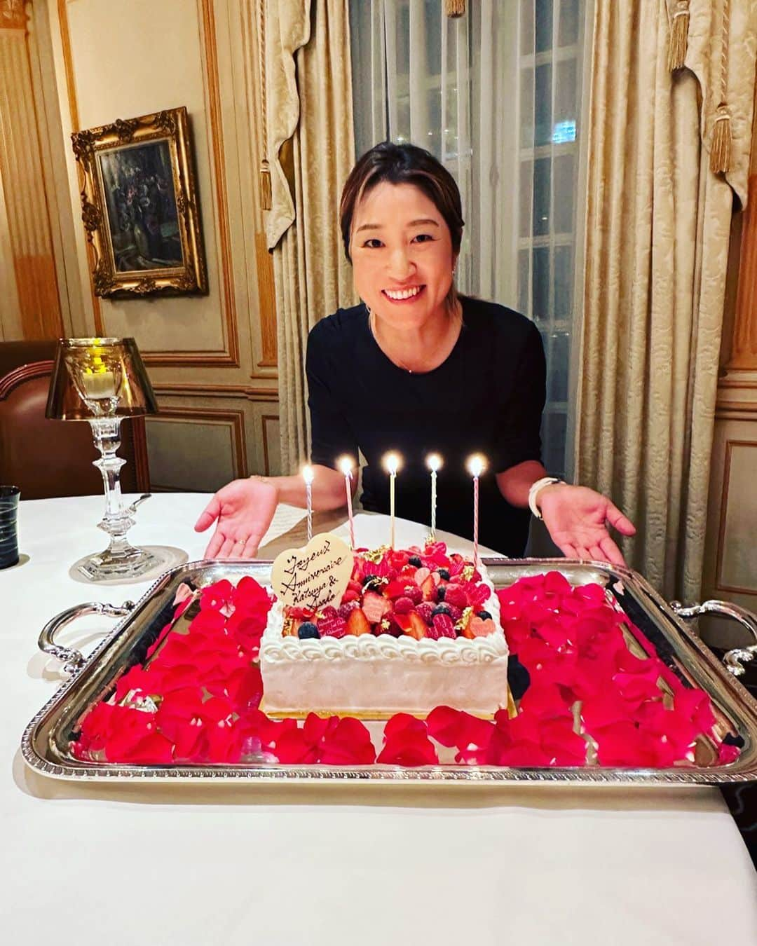 藤本麻子さんのインスタグラム写真 - (藤本麻子Instagram)「誕生日 お祝いしていただきました🥂🎂🥂 いつもありがとうございます💖 . 恩返しできるように頑張ります❤️‍🔥 これからも自分らしく😁👍🏻‼️⭐️」5月30日 15時48分 - aako528