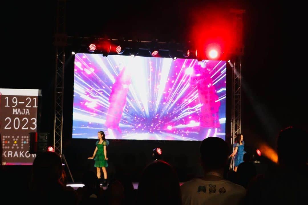 のインスタグラム：「🇵🇱✨  Day 2 of @magnificon_expo  We were so happy to meet lots of Polish agents🫶✨ Hope u guys had a good time;)  🙏🏻　@djshirukj   R/L  #FEMM #LastFemmIsation #Poland #magnificon2023」