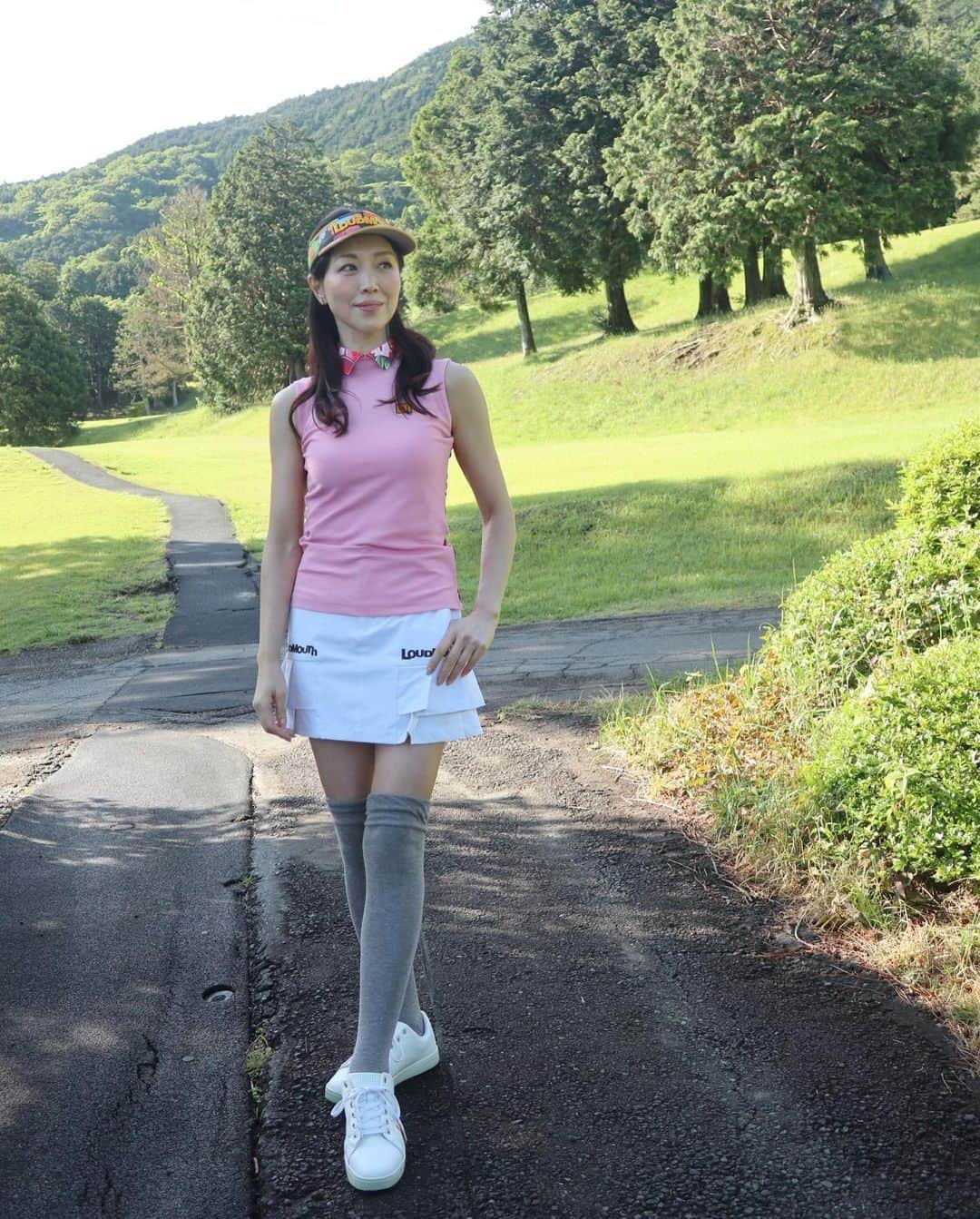 ImotoEtsuyo さんのインスタグラム写真 - (ImotoEtsuyo Instagram)「#おはようございます  ・ 先日の#ゴルフ  暑くて、ノースリーブでも 大丈夫でした。 ・ この日のウェアは @loudmouth_japan_official のもの。 珍しく　#ピンク を選びました。 このウェア、後ろが可愛いので また投稿しますね♪ ・ #ニーハイ  #サンバイザー #ゴルフシューズ  #golfwear  @loudmouth_japan_official  @loudmouth  #ラウドマウスコーデ  ・ #golf  #golflife  #golffashion  #ゴルフ女子  #ゴルフコーデ  #ゴルフウェア  #ゴルフ #アラフィフ女子  #アラフィフゴルフ  #cordinate」5月30日 8時30分 - bisuhada