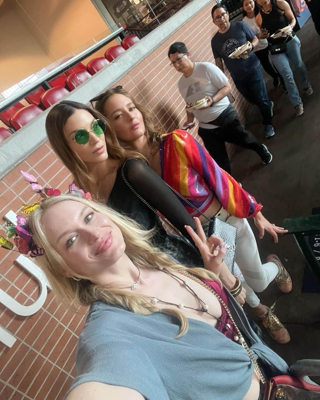 レヴェン・ランビンのインスタグラム：「What an incredible experience to witness @chilipeppers up close n perssssonal at the Minute Maid stadium!  Thank you my old friend @guyoseary for hooking me up from across the world for an unforgettable night.  I did not know meeting  Anthony Kiedis was on my bucket list but here we are.  They were sold all the way out & it made me so full to see people out enjoying live music again!!! Especially me 😘 🌶 🙌🏼」