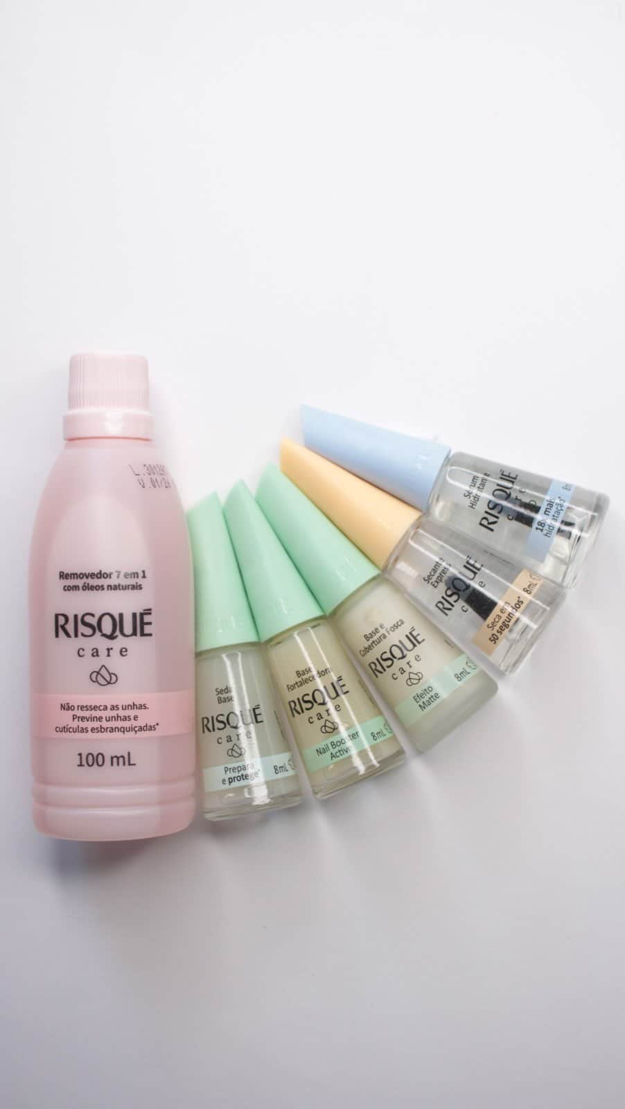Risqueのインスタグラム：「#repost @tatilimanails  • • • Qual produto da linha você já quer experimentar? 🥰  Risqué care é a nova linha completa de cuidados de @risqueoficial que veio para substituir a linha technology.  oq significa que é uma linha completa para cuidar das unhas do inicio ao fim, temos desde o removedor de esmalte até o sérum hidratante. 👏🏼  Os produtos são: Removedor 7x1 com óleos naturais Base seda Base fortalecedora Base e cobertura fosca Secante express Sérum hidratante e Cobertura brilhante (em breve)  E temos cupom de desconto na lojacoty.com.br CUPOM: TATINAILS15 🥳  #TáNasNossasMãos #RisquéCare #publi #unhasbemcuidadas #unhassaudaveis #unhasnaturais」