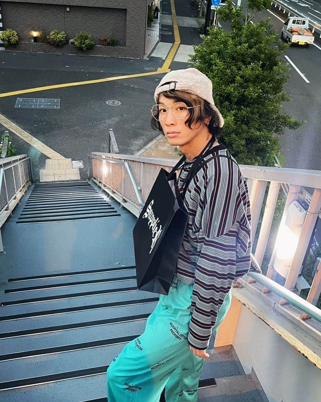 あきらかにあきらのインスタグラム：「ギーク的に言えばこの歩道橋は景色が綺麗くない」