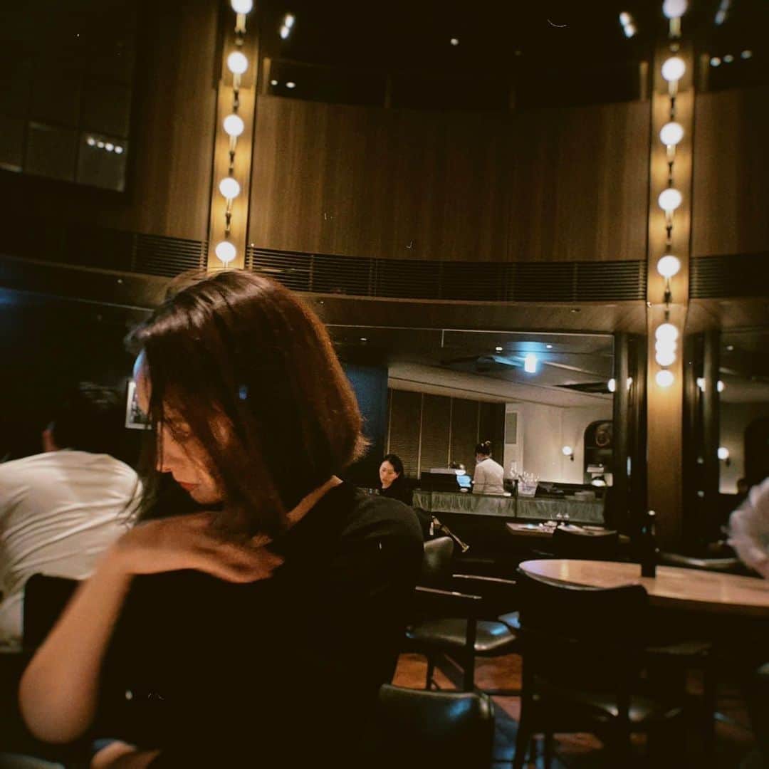 石田ニコルのインスタグラム：「33歳になりました。  たくさんのメッセージ ありがとうございました！  これからもよろしくお願いします☺️  美味しいお肉と大好きなクラブケーキたべた🤗  #Lv33」