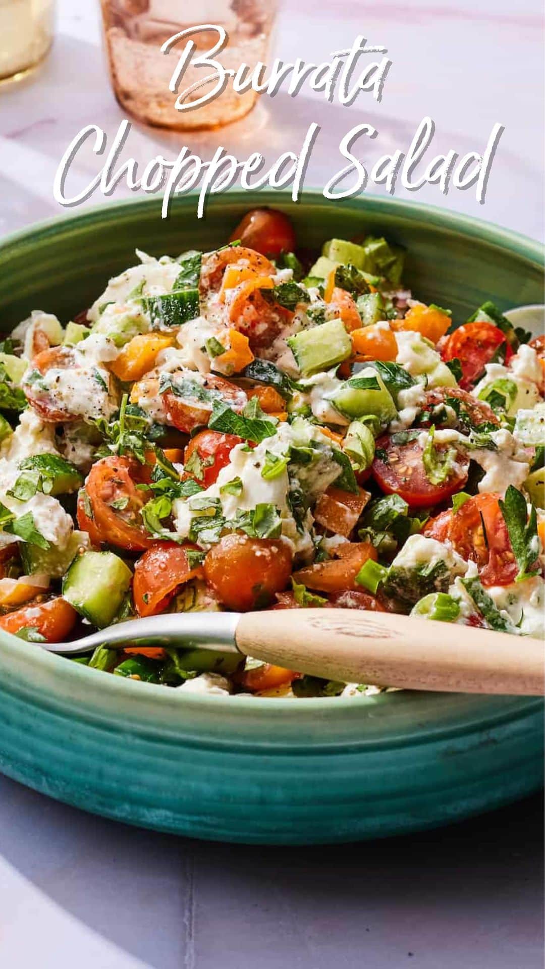 のインスタグラム：「Nothing I love more than a Chop Chop Salad + a healthy dose of Burrata 🤍 recipe linked in my bio https://whatsgabycooking.com/burrata-chopped-salad/」
