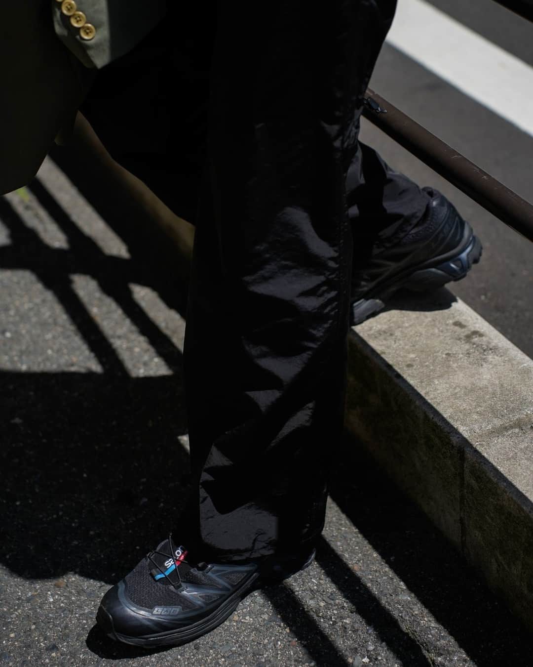 Fashionsnap.comさんのインスタグラム写真 - (Fashionsnap.comInstagram)「Name: 山本耶尋⁠ Age: 21⁠ ⁠ Jacket #used⁠ Pants #Ourlegacy⁠ Shoes #SALOMON⁠ Bracelet #used⁠ ⁠ Photo by @ha___to10⁠ ⁠ #スナップ_fs #fashionsnap #fashionsnap_men」5月30日 10時05分 - fashionsnapcom