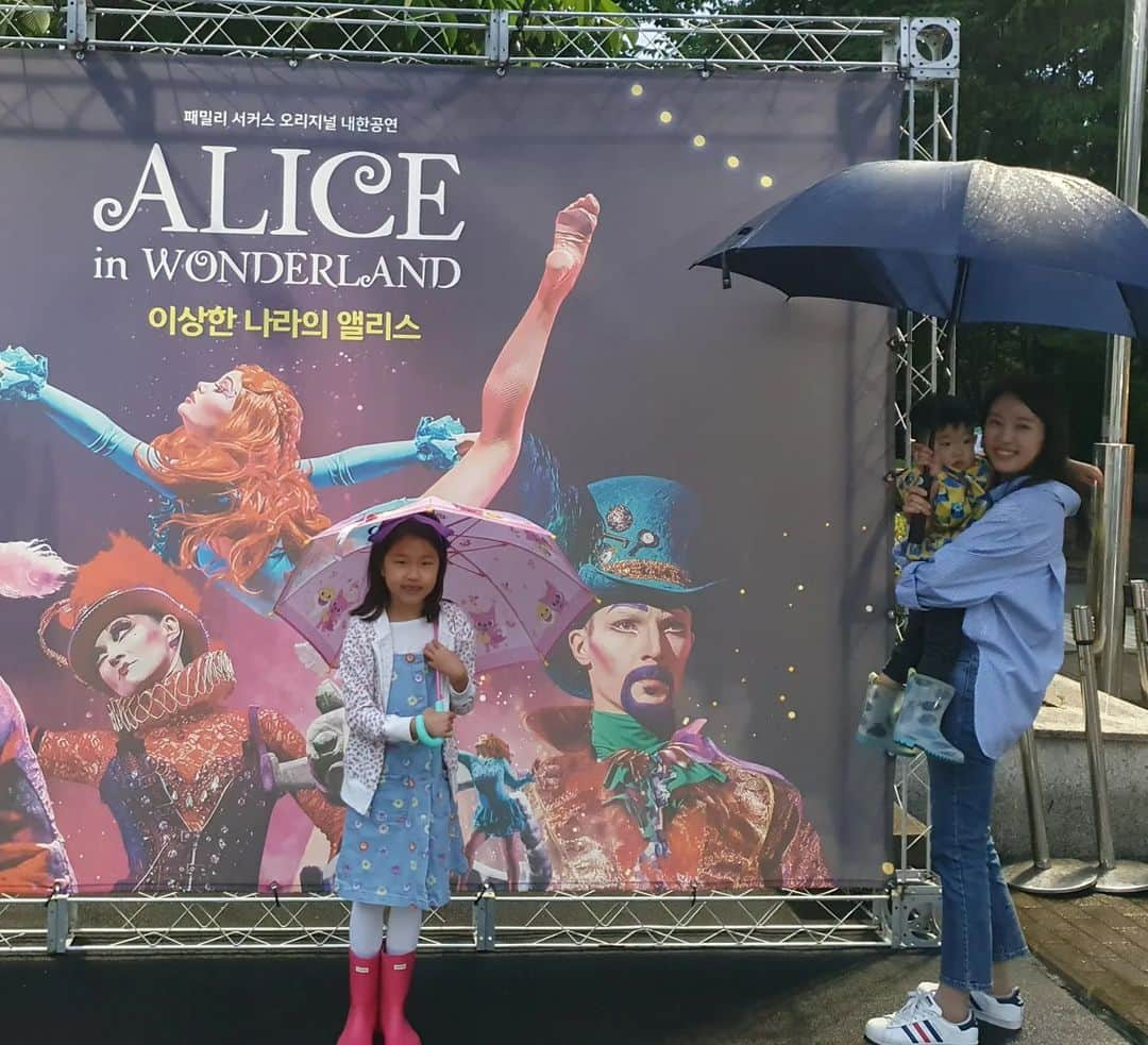 アン・ジェウクさんのインスタグラム写真 - (アン・ジェウクInstagram)「#연휴#family#day#circus#관람#아빠랑#데이트#한강#노을  #아빠는#이제#뮤지컬#할란카운티#광산으로 ^^;; 😘😅🤣😁💖💕💖💕」5月30日 10時07分 - steelajw6796