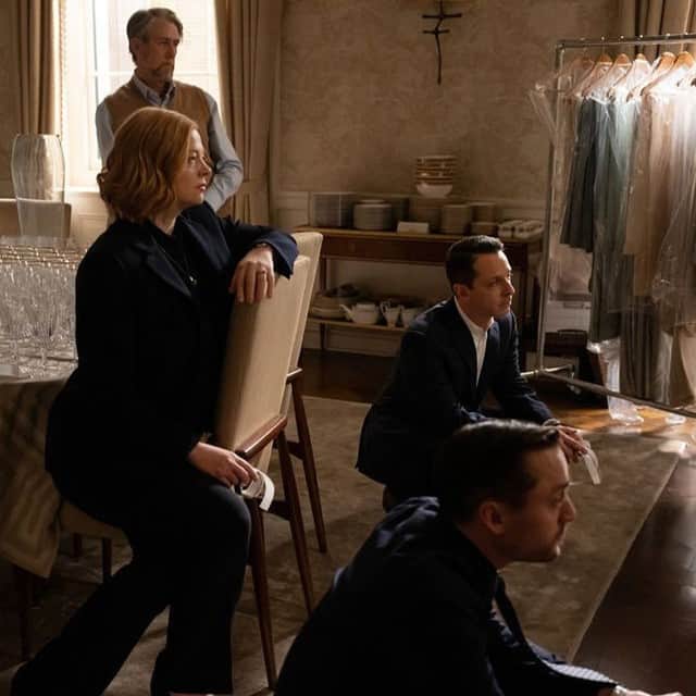 Vogue Australiaさんのインスタグラム写真 - (Vogue AustraliaInstagram)「And just like that… #Succession has ended! The show has served as a cultural phenomenon—it gave us much more than Sunday-night storylines. We’ve had buzzy (and then almost immediately passé) ideas, stealth wealth, anyone? But despite its unpredictability, the finale felt entirely apt. It’s hard to say who’s genuinely victorious. At the link in bio, @Raven__Smith unpacks the major takeaways from the fourth season and its showdown finale. (Warning: spoilers ahead!)  📷 @Binge」5月30日 10時20分 - vogueaustralia