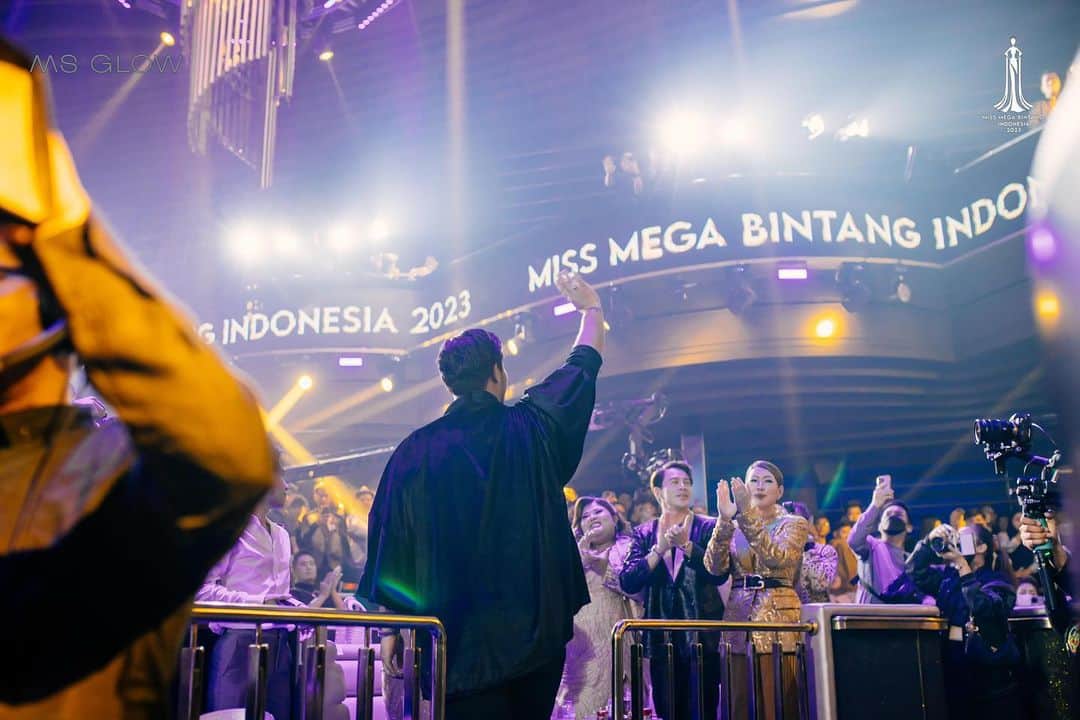 Ivan Gunawanさんのインスタグラム写真 - (Ivan GunawanInstagram)「. Last night was incredible and amazing. Press Conference & Sashing Ceremony Miss Mega Bintang Indonesia 2023 went so pretty amazing. Thank you so much for everyone who's coming to the show. Big thanks to our sponsors who support us since day one.  @h.scbd  @vibe.indonesia  @msglowbeauty @officialiforte  See you on the next event.  #yayasanduniamegabintang  #missmegabintangindonesia2023  #MMBI2023  #pressconference  #sashingceremony  #TimeToShine」5月30日 10時20分 - ivan_gunawan