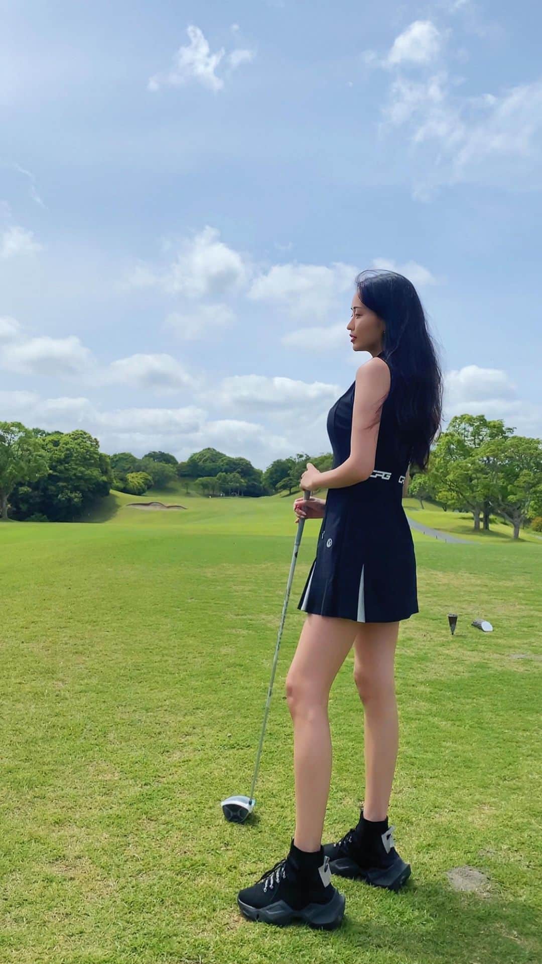 天野ちよのインスタグラム：「打ち方やばい(笑)  5月は3回ラウンド行った⛳️  ウエアは @cpggolf_official さんのだよ！ 動きやすくて可愛くてお気に入り♡  #cpggolf#ゴルフ#ゴルフ女子#ゴルフウェア#ゴルフコーデ#ゴルフ男子#ゴルフ場#ゴルフウェアレディース#ゴルフ初心者#ゴルフスイング#ゴルフバカ#ゴルフレッスン#ゴルフ練習#ゴルフ部#ゴルフスイング動画#ゴルフ好き#ゴルフファッション#ゴルフ女子コーデ#ゴルフクラブ#ゴルフ動画#ゴルフ好きな人と繋がりたい#ゴルフ日和#ゴルフ大好き   ハッシュタグゴルフまみれ‎‪𐤔𐤔𐤔‬」