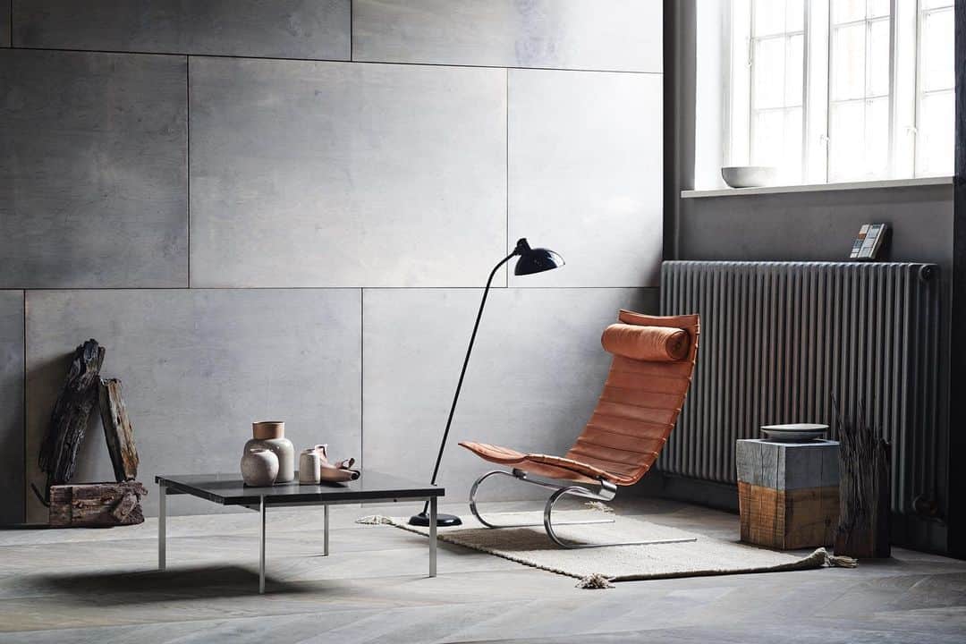 のインスタグラム：「. Poul Kjaerholm Collection  数多くの傑作を残したデンマークの家具デザイナー、ポール・ケアホルム。建築素材、とりわけスチールに魅了されたケアホルムは、生涯に渡り、独自の視点を通じてエレガントで堂々とした佇まいの家具を生み出し続けました。 1951年から1967年にかけて手がけた「ポール・ケアホルム・コレクション」は、限られた販売店のみで取り扱うことが許されていますが、今回、ザ・コンランショップにて販売がスタートするにあたり、その中から特に選りすぐった代表作を伊勢丹新宿店にてご紹介いたします。 ぜひこの機会に、ケアホルム作品の優れたデザインと 使い心地をご体感ください。 @fritzhansen_japan @isetan_shinjuku   ●開催店舗：ザ・コンランショップ 伊勢丹新宿店 ●開催期間：5月31日(水)ー 6月29日(木)」
