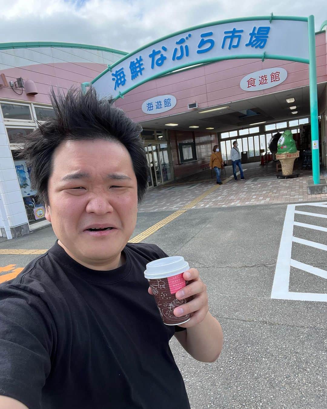 トミックのインスタグラム：「🌪️  #トミック  #tomikkunet #youtuber  #youtuber好きな人と繋がりたい  #料理  #料理好きな人と繋がりたい  #japanese #cooking #海鮮丼 #静岡グルメ  #静岡  #御前崎   23.05.08」