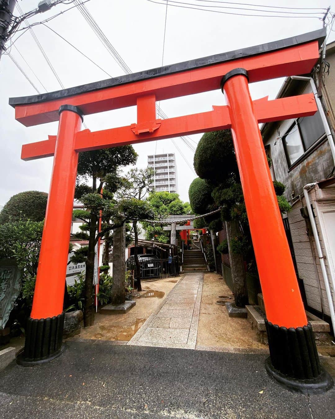 のインスタグラム：「【朝活神社参拝⛩】 朝にウォーキングがてら松尾稲荷神社にお参りに行って日本最古のビリケンさんにご挨拶。カッコ良かった。 #神戸　#神社　#ビリケン #松尾稲荷神社」