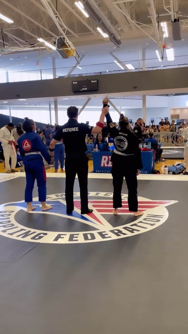 Tianna Gregoryのインスタグラム：「Competed in my first Jiu-Jitsu tournament this weekend and had so much fun! I have only been training for 3 months so I was super nervous but went and gave it my all 🙌 I placed 2nd in my bracket and 1st in the Open division. Can’t wait to compete more!! Thank you to my coach @bjjmoses, my sponsor @moyabrand and hubby @noahjvmes ❤️」