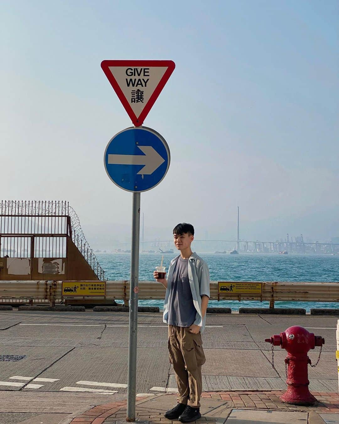 葉晟睿さんのインスタグラム写真 - (葉晟睿Instagram)「🌊 % arabica kennedy town  雖然這邊真的很多遊客 但也是真的很好拍 ☕️ 離堅尼地城站走6分鐘  #kalvintravel🇭🇰 #香港旅遊攻略   #kalvintravel #kalvineats🇭🇰 #kennedytown #arabicakennedytown #arabicahongkong」5月30日 10時55分 - kalvin.yeh