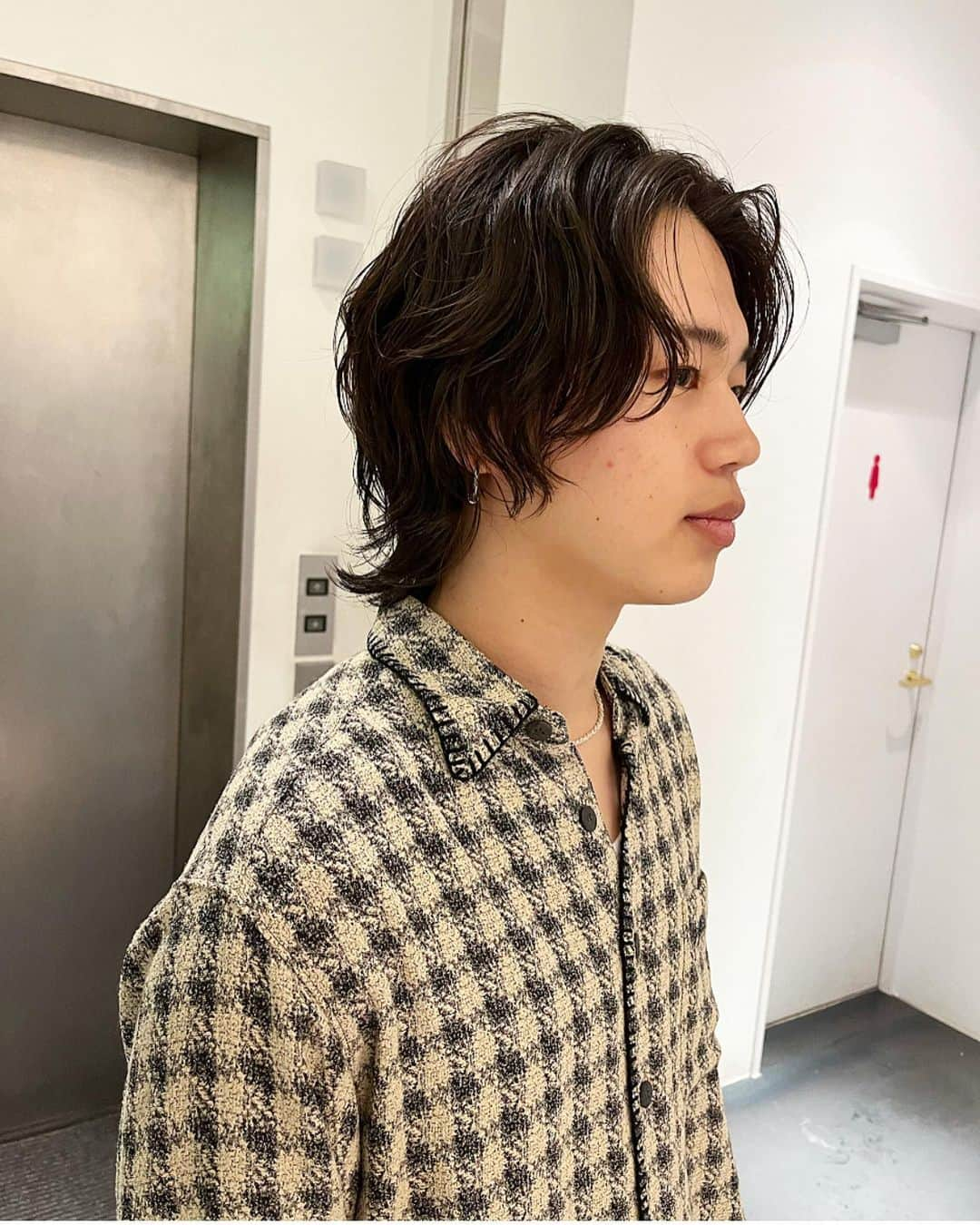 veticaさんのインスタグラム写真 - (veticaInstagram)「ニュアンスパーマに 重さのあるウルフスタイル  hair @eitayoshinari   #メンズウルフ #ウルフパーマ #ニュアンスパーマ #ウルフカット #ショートウルフ」5月30日 16時44分 - veticatokyo